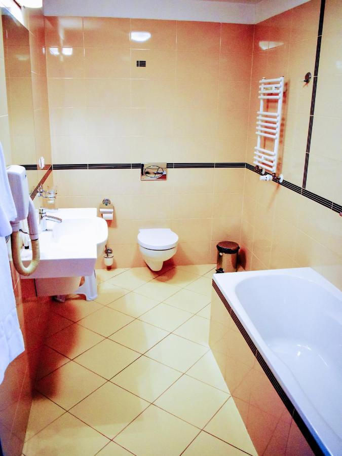 Hotel Zamek Krolewski W Rydzynie ريدزينا المظهر الخارجي الصورة