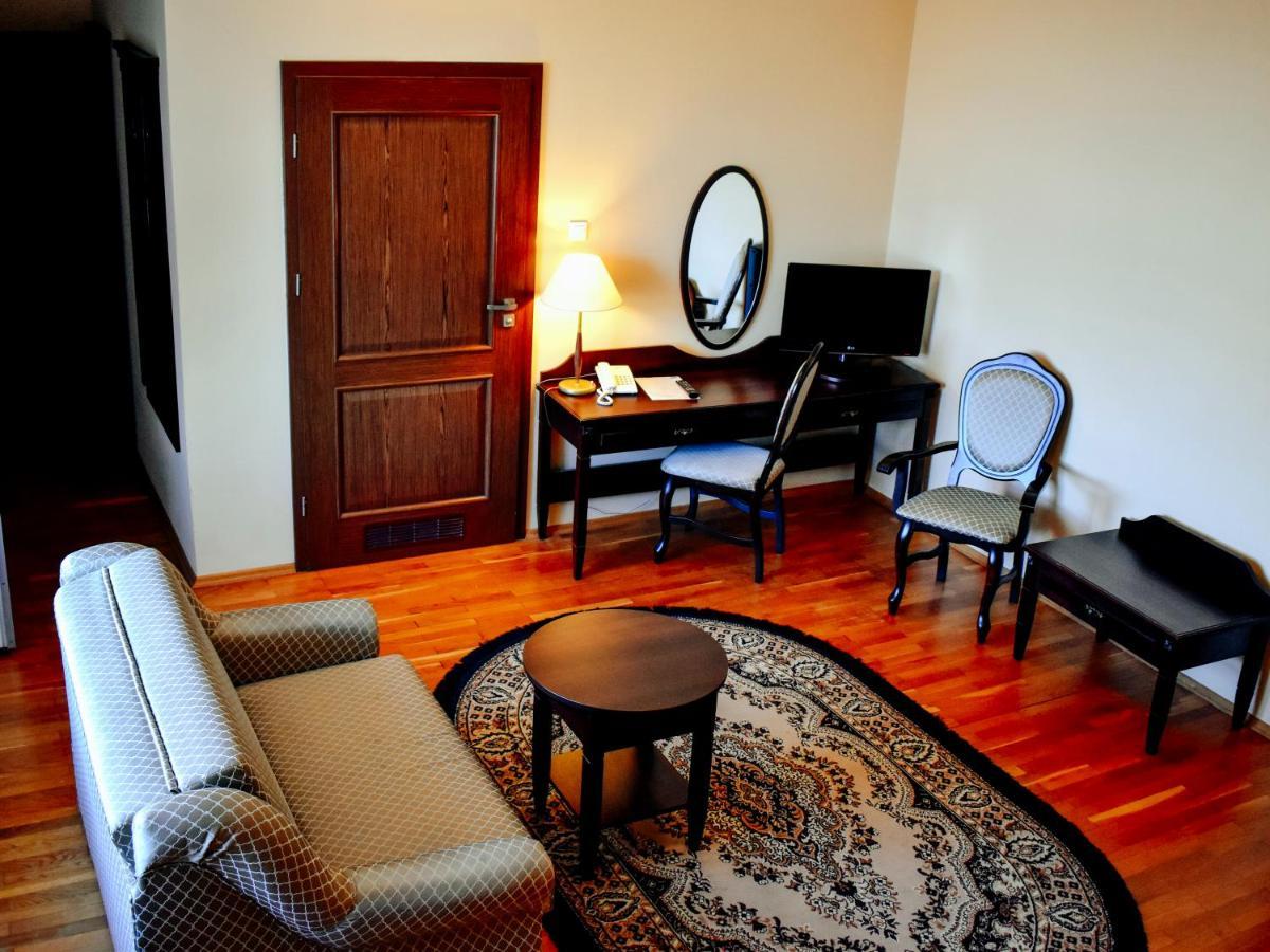 Hotel Zamek Krolewski W Rydzynie ريدزينا المظهر الخارجي الصورة
