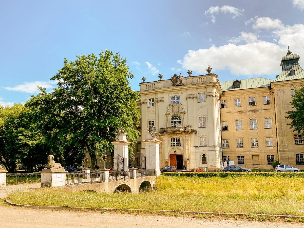 Hotel Zamek Krolewski W Rydzynie ريدزينا المظهر الخارجي الصورة