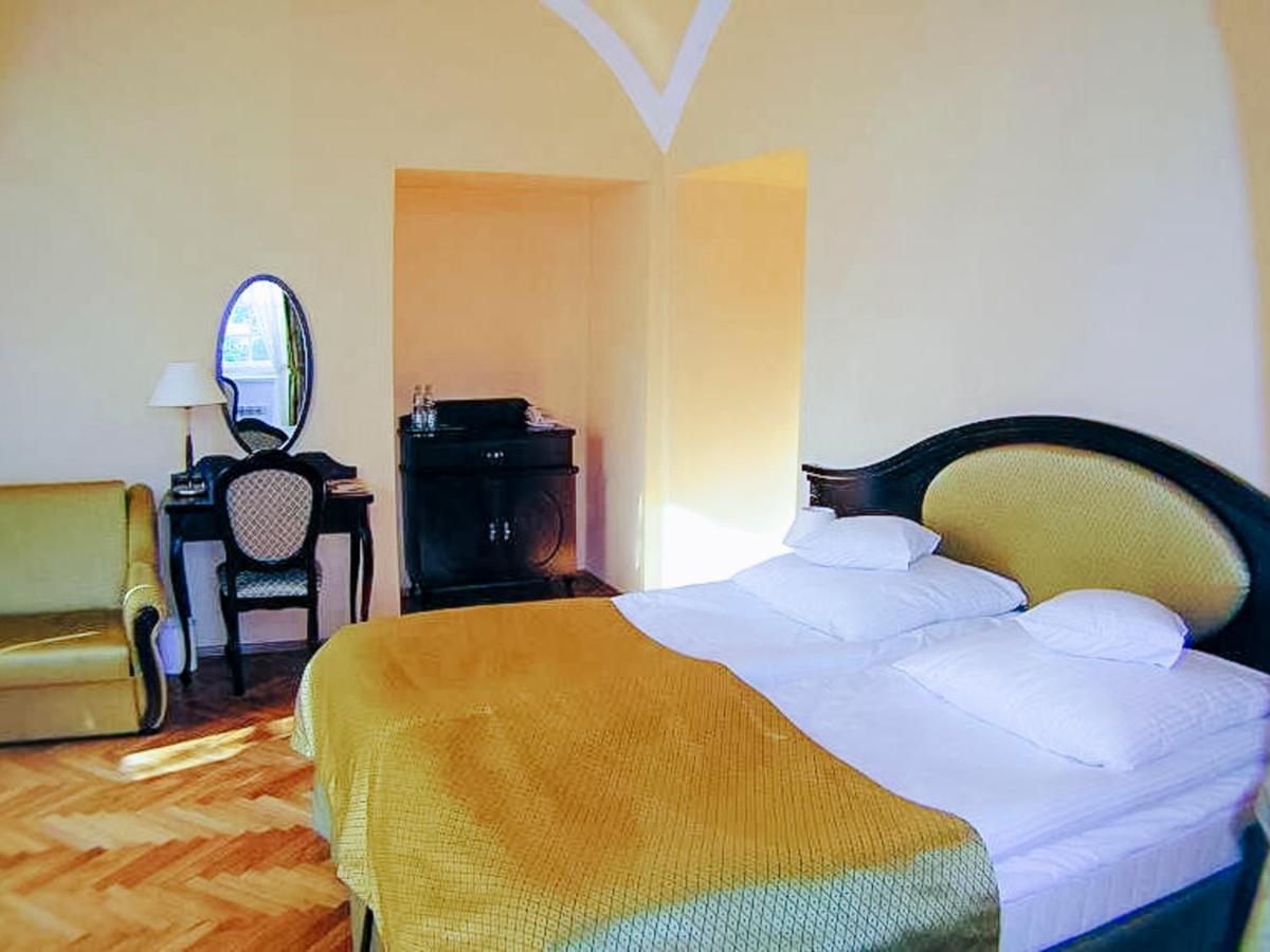 Hotel Zamek Krolewski W Rydzynie ريدزينا المظهر الخارجي الصورة
