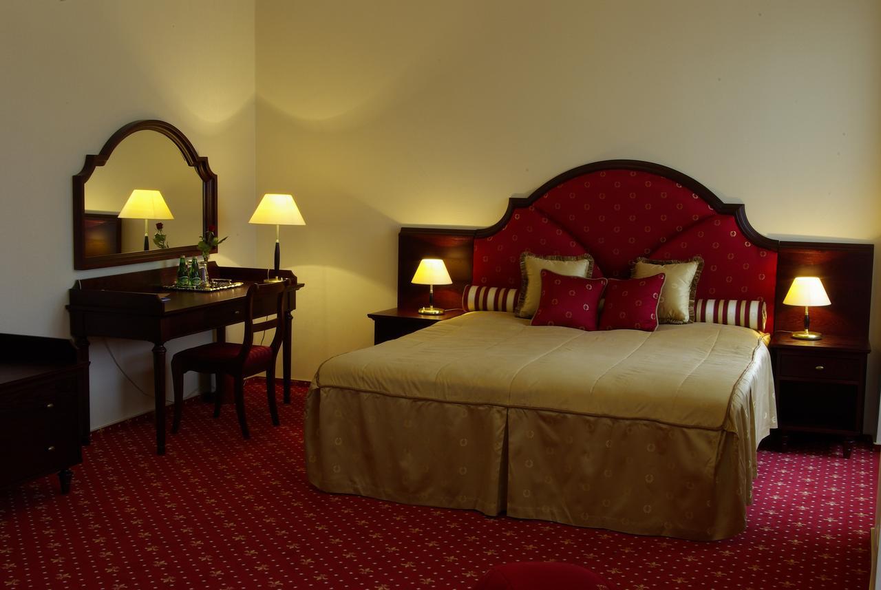 Hotel Zamek Krolewski W Rydzynie ريدزينا المظهر الخارجي الصورة